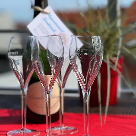 Sunbeach * نيوبورت